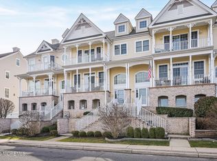 14 1st St, Keyport, NJ 07735