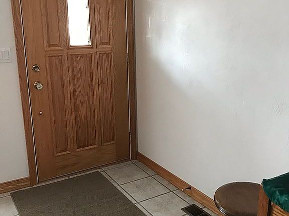 Front door entry-Lvg Rm