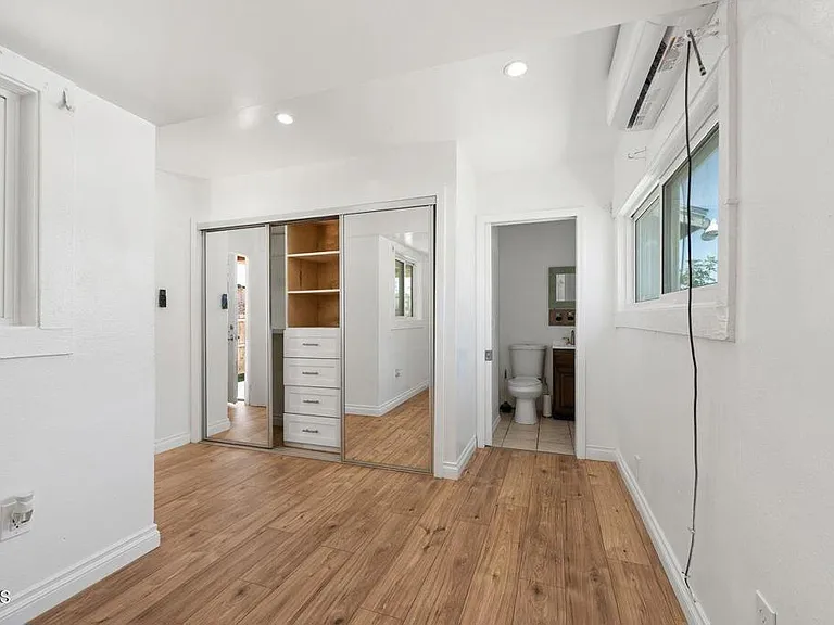 1418 W 69th St — Photo 19