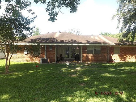 2nd image of 611 Magnolia St
