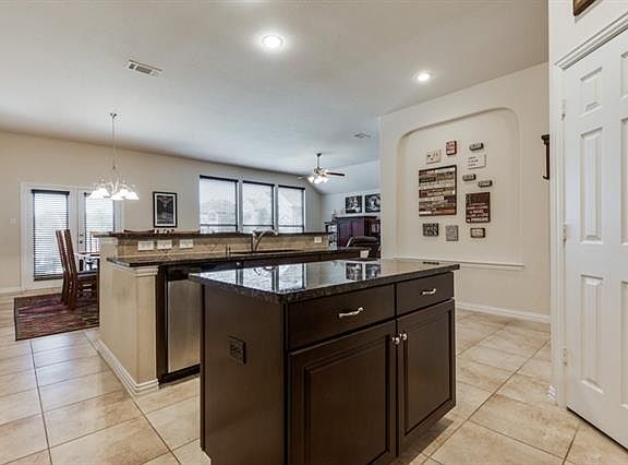 5th image of 7585 Hidden Cove Ln