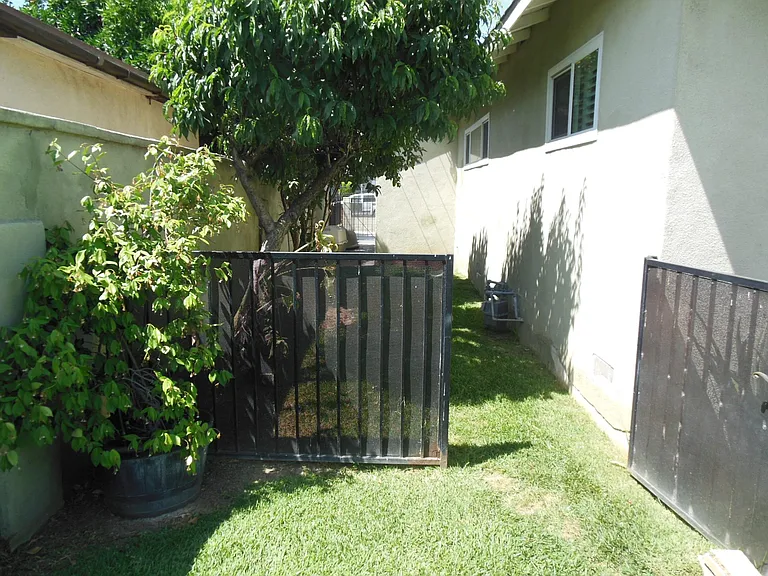 447 Melham Ave — Photo 26