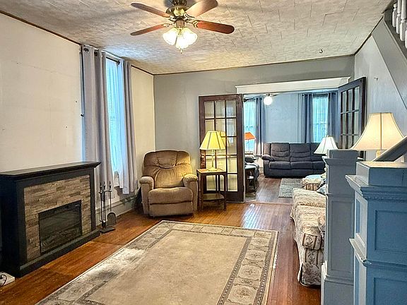 3rd image of 406 Lingle St