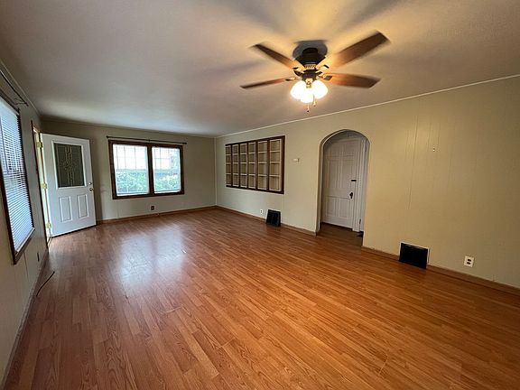 2nd image of 403 Woodland Dr