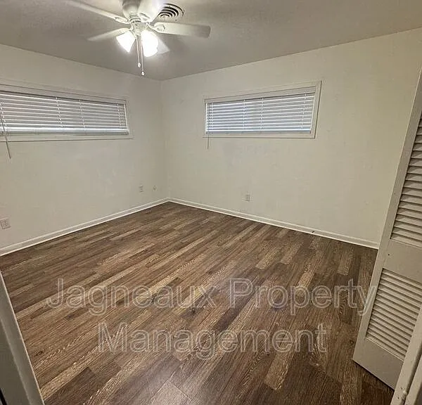 307 Allison Ln — Photo 6