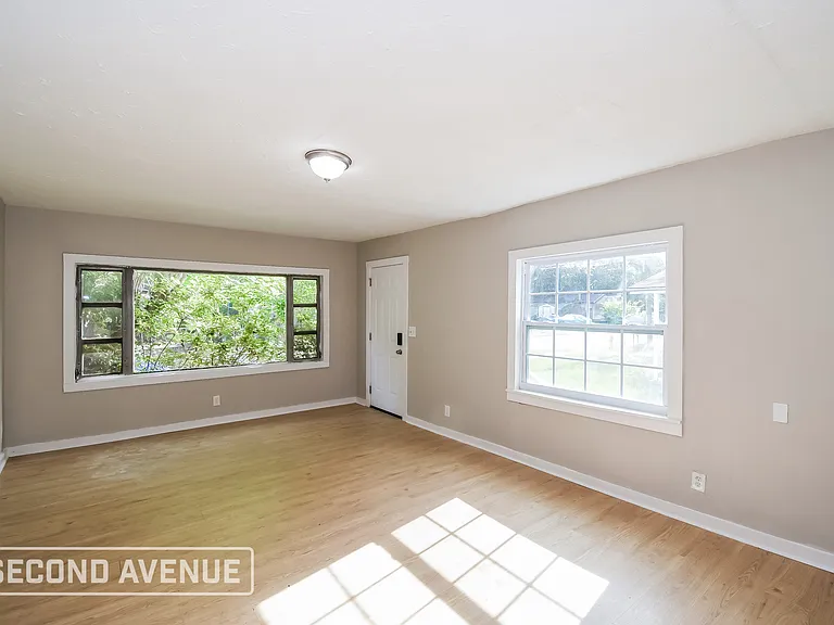 1934 W 6th St — Photo 3