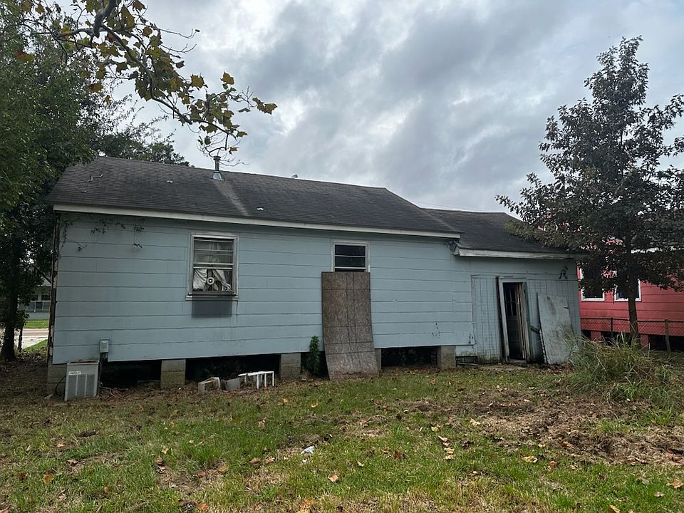 2nd image of 3475 Hollywood St