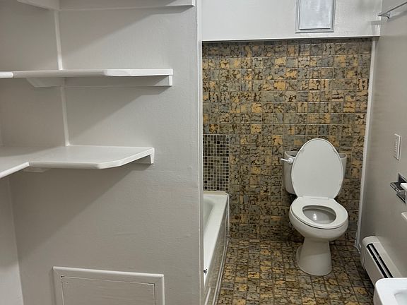 4th image of 1034 E Hudson Ave