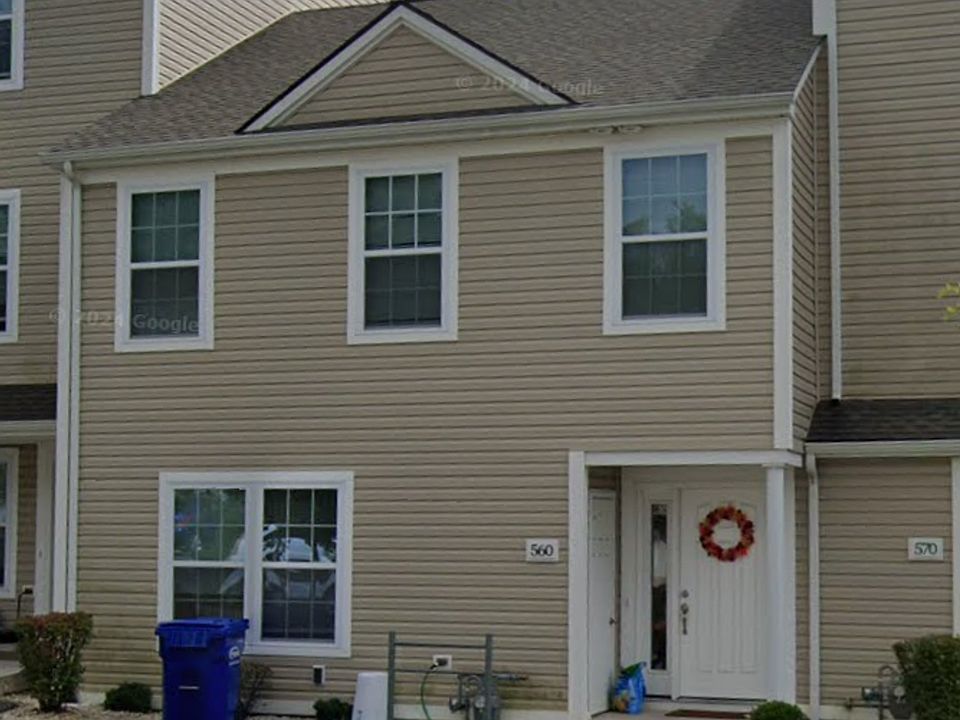 1st image of 560 Pin Oak Dr NW