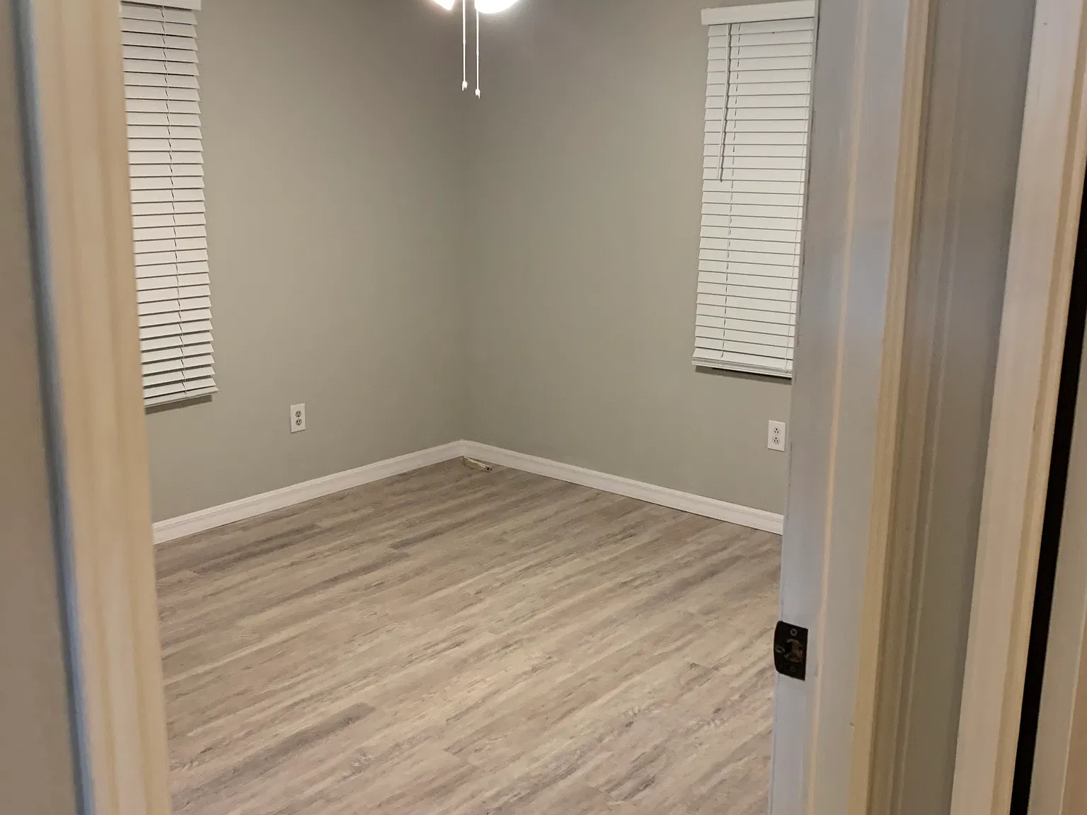 2 bed, 1000 sqft, $1,375 — Photo 4