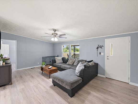 5th image of 212 SE County Road 3048a