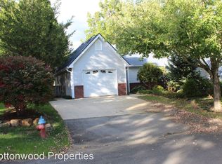 21 Village Pkwy, Black Mountain, NC 28711