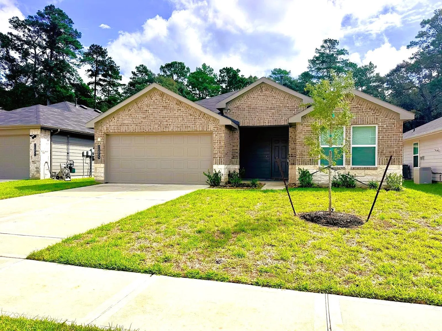 3 bed, 2.0 bath, 1599 sqft, $1,975 — Photo 2