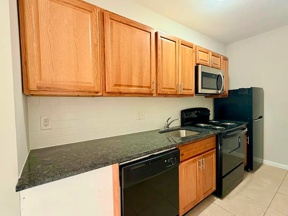 1009 W Main St #3