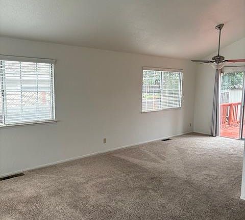 3rd image of 824 Arcadia Dr