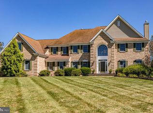 22 Hunters Ridge Dr, Pennington, NJ 08534