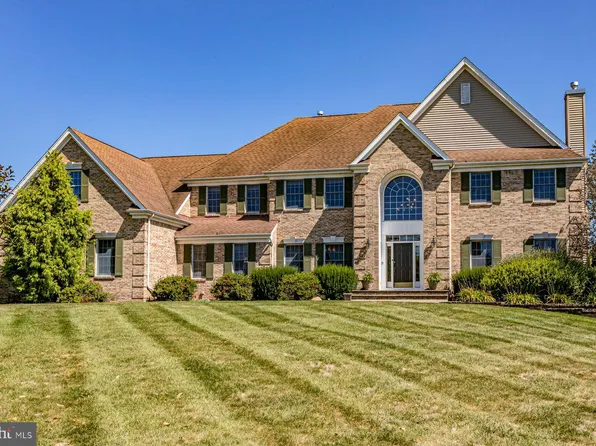 22 Hunters Ridge Dr, Pennington, NJ 08534