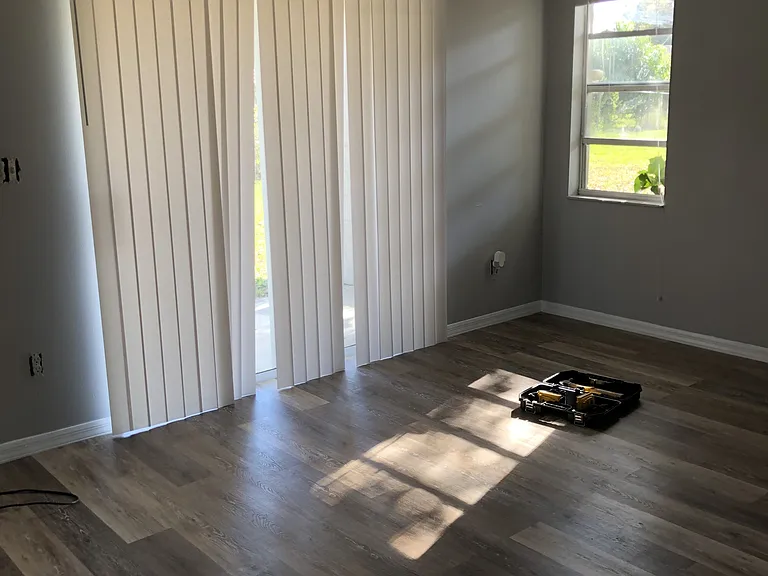 208 Tiffany Ct — Photo 2