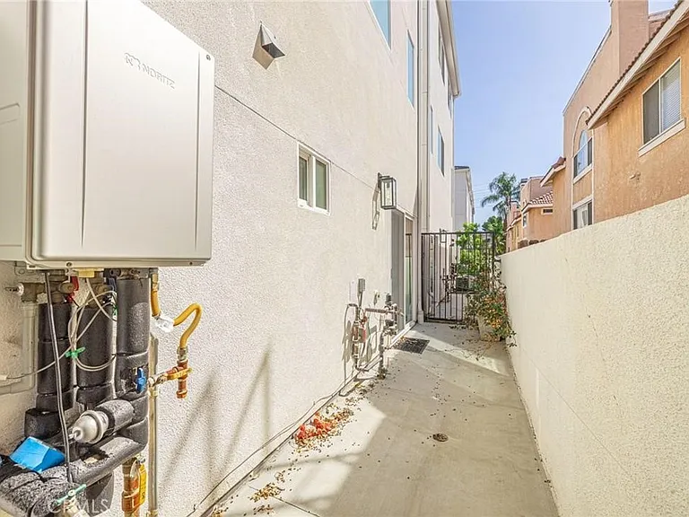 14662 W Sara Ln — Photo 26