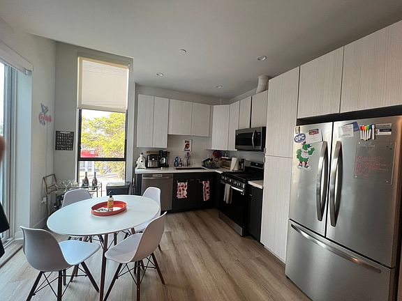 2nd image of 2714 Portland St #203