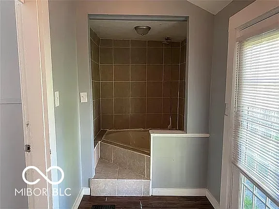 1201 N Oxford St — Photo 9