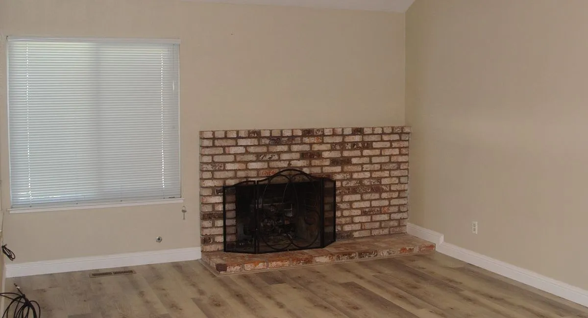 3 bed, 2.0 bath, 1471 sqft, $3,300 — Photo 3