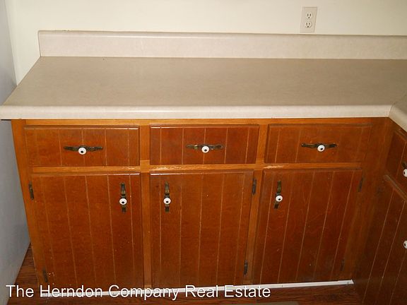 4th image of 1110 W Alden Ave