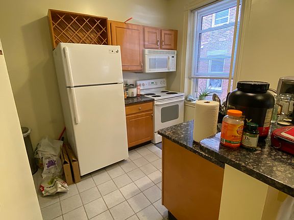 5th image of 19 Queensberry St APT 17
