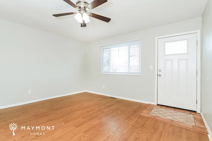 3 bed, 1.0 bath, 1269 sqft, $1,980 — Photo 3