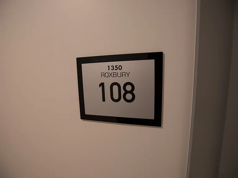 1350 Roxbury Dr — Photo 3