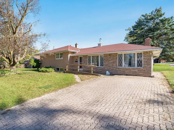 82 Oakley Park Sq, Barrie, ON L4M 2K1