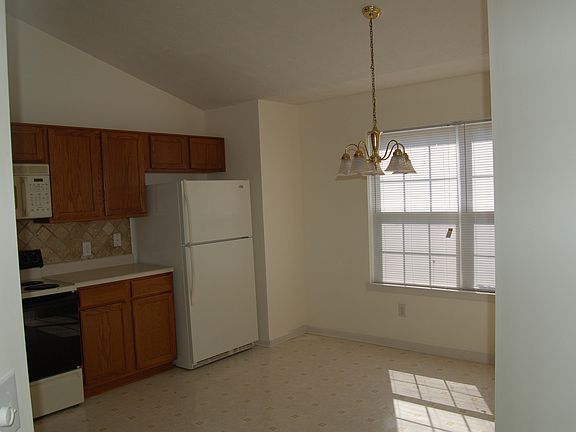 3rd image of 761 Country Walk Dr