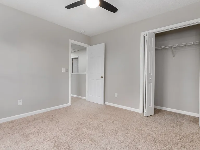 1021 Aderley Oak Dr — Photo 17
