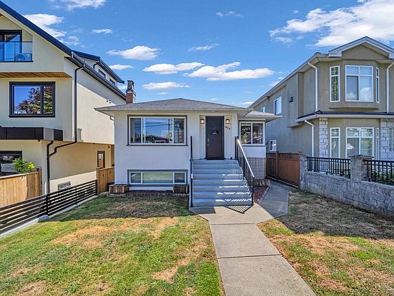 2nd image of 1036 Nootka St
