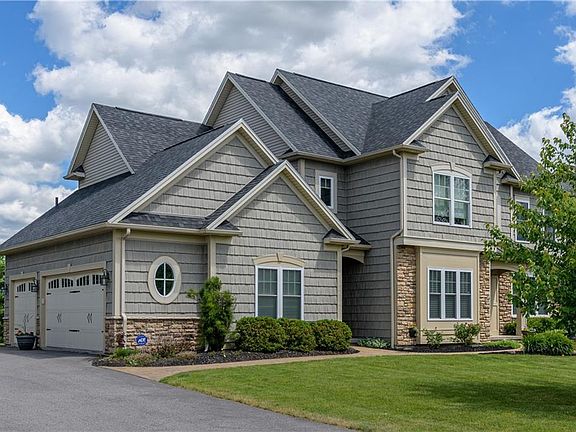 3rd image of 18 Grace Marie Dr
