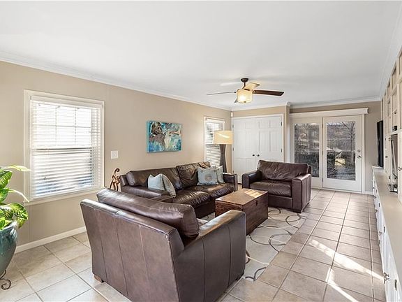 5th image of 6036 Belleview Ave