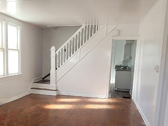 3rd image of 411 Clarendon Ave