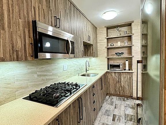 2nd image of 2925 W 5th St APT 2E