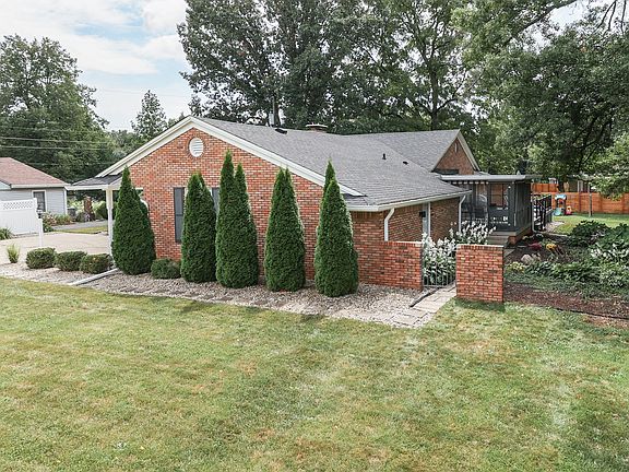 2nd image of 1207 Tulip Dr