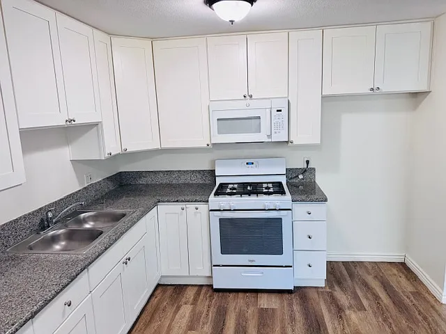Bellflower Apartments — Photo 17