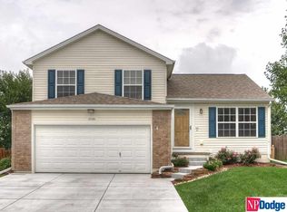 15816 Redwood St, Omaha, NE 68136