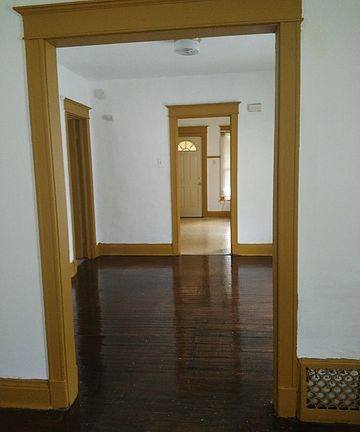 4th image of 378 S Rosewood Ave