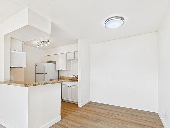 5th image of 4004 Woodcrest Dr #44