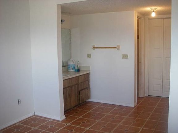 4th image of 662 Golden Sunshine Cir
