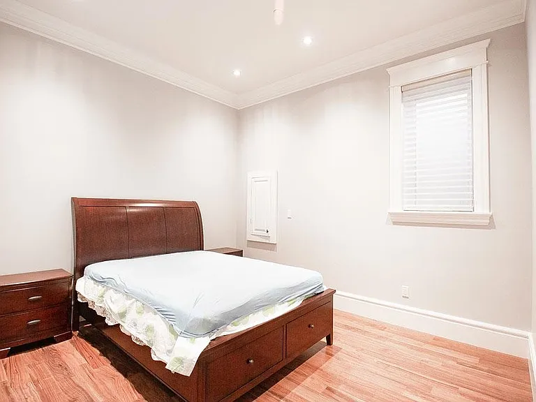 67XX Yew St — Photo 3