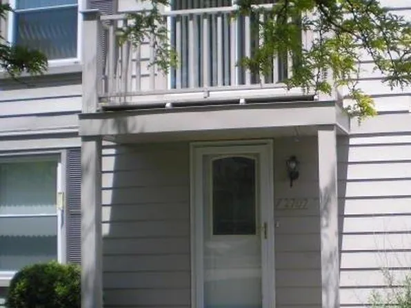 2707 Fox Hollow Ct, Lake Orion, MI 48360