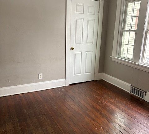 5th image of 23 W Lucius Ave