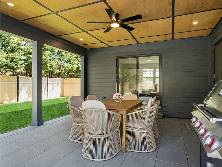 685 Springs Fireplace Rd — Photo 17