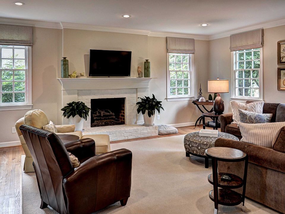 1st image of 213 Fairfax Way
