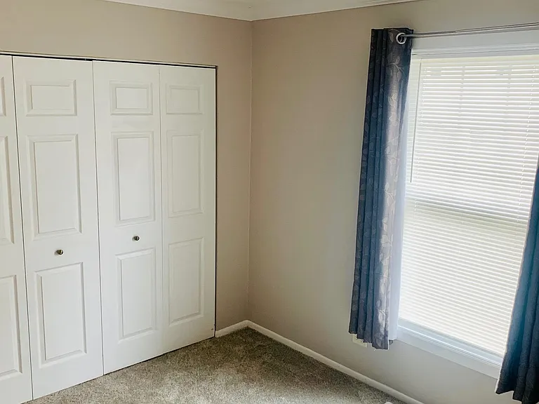 221 Winfield Ct — Photo 8